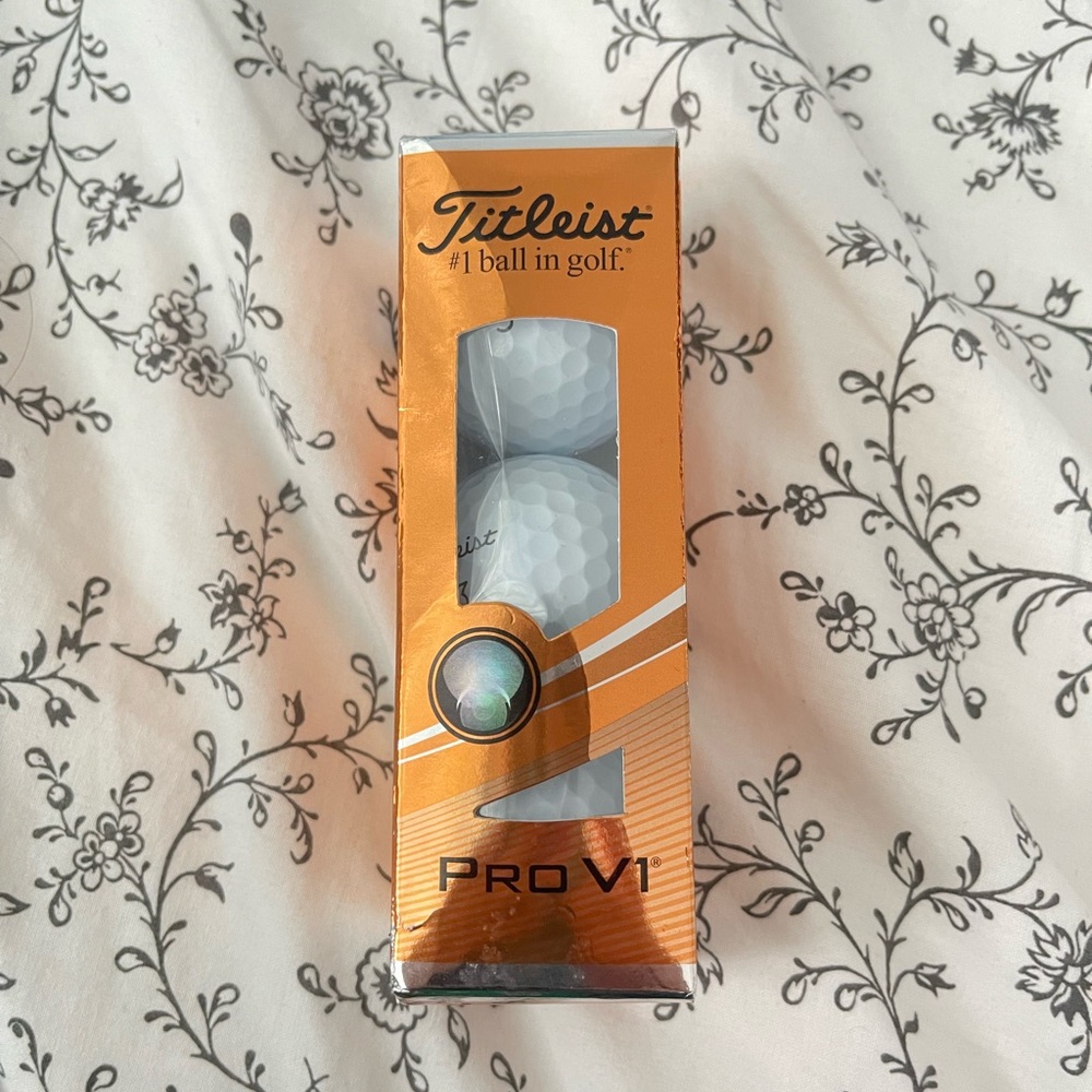 Fitleist Pro V1 set of three gold balls